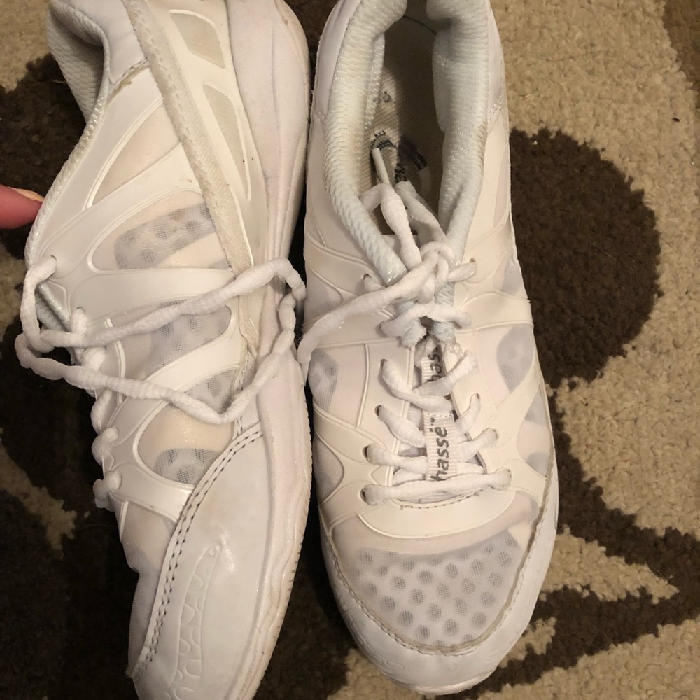 Cheer shoes